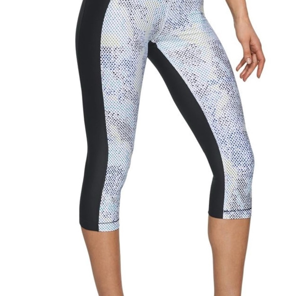 Under Armour Women's HeatGear Armour Print Capri size XL EUC